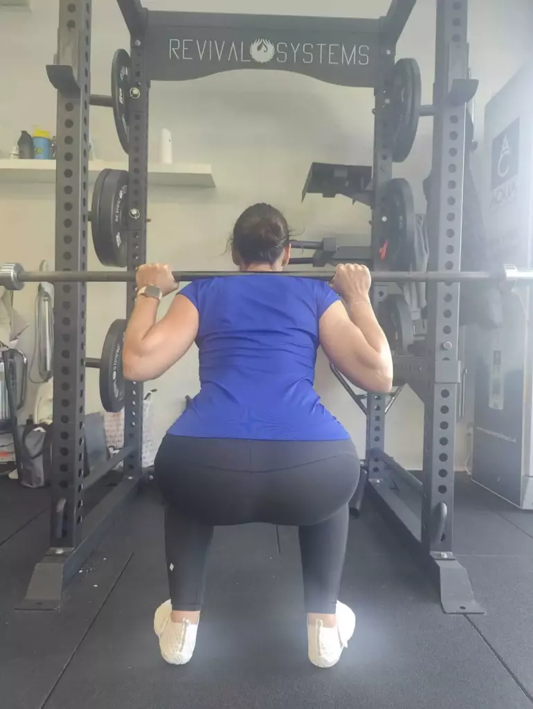 correct barbell squat position from back